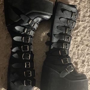 Demonia Swing 815 Size 8